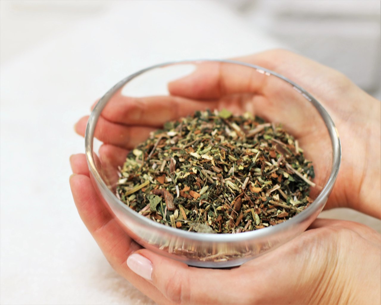 Bylinná napářka nebo také vaginální napářka je účinným pomocníkem pro každou ženu. Speciálně pro Vás s láskou mícháme naše bylinkové napářkové směsi