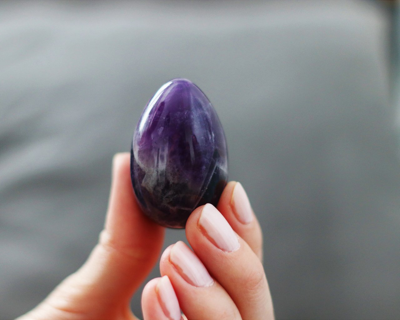 Yoni vajíčko neboli Yoni egg je krystalový pomocník každé ženy. Vyberte si svůj krystal a rozvíjejte svoji intimitu.