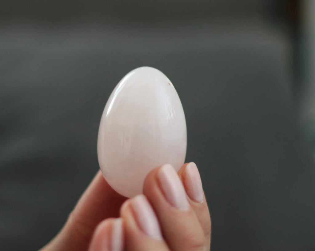Yoni vajíčko neboli Yoni egg je krystalový pomocník každé ženy. Vyberte si svůj krystal a pracujte se svými pánevními svaly.