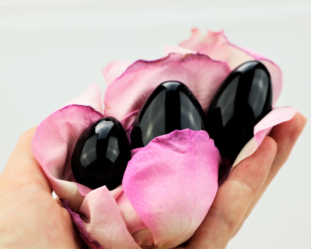 Yoni vajíčko neboli Yoni egg je krystalový pomocník každé ženy. Vyberte si svůj krystal a rozvíjejte svoji intimitu.