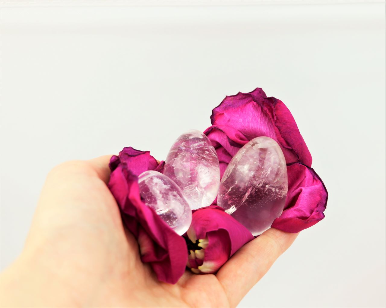 Yoni vajíčko neboli Yoni egg je krystalový pomocník každé ženy. Vyberte si svůj krystal a rozvíjejte svoji intimitu.